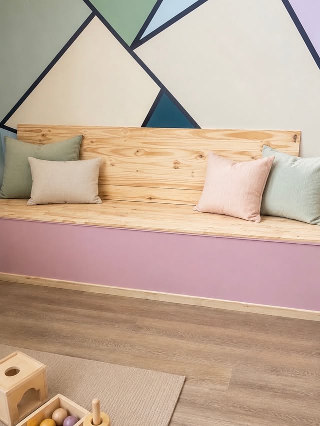 Banquette et coussins de l'espace enfants